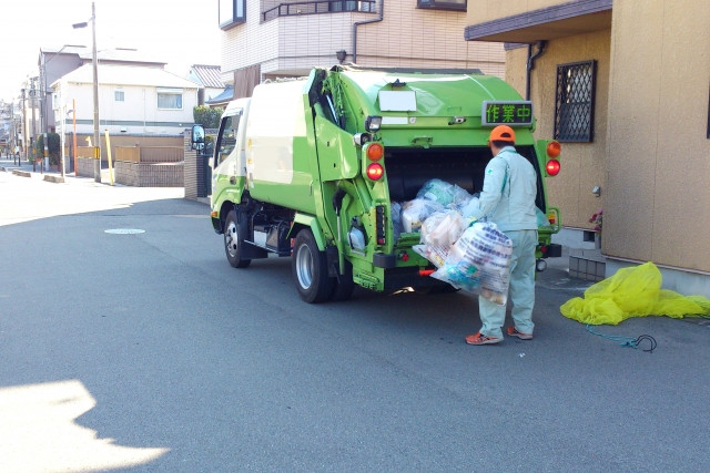 ごみ収集車